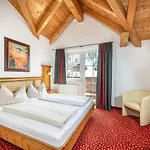 Aparthotel Almschloessl & Schrotteralm 4*